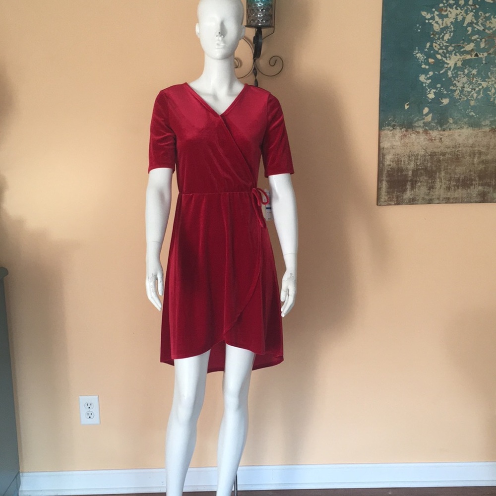 Gianni Bini Girls Red short sleeves V-neck velvet/velour faux wrap size XL